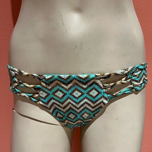 BEACH BUNNY BIKINI SET!!  - Picture 7 of 13